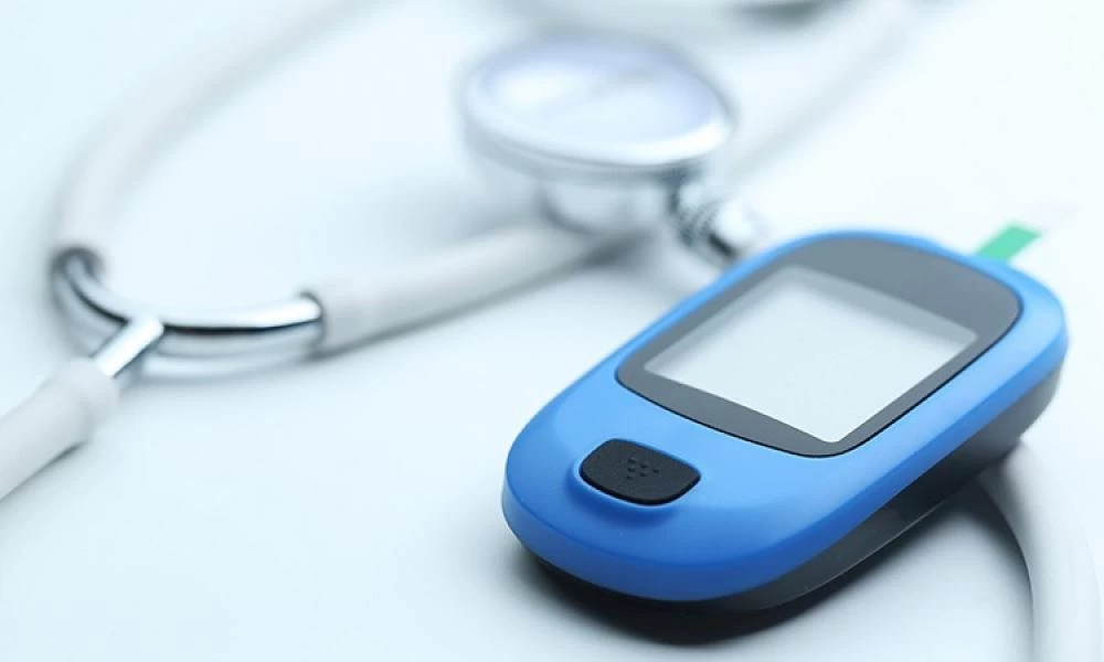 Το κόλπο για να φάτε ότι θέλετε σε 10 ώρες και να μειώσετε σάκχαρο, πίεση και χοληστερόλη